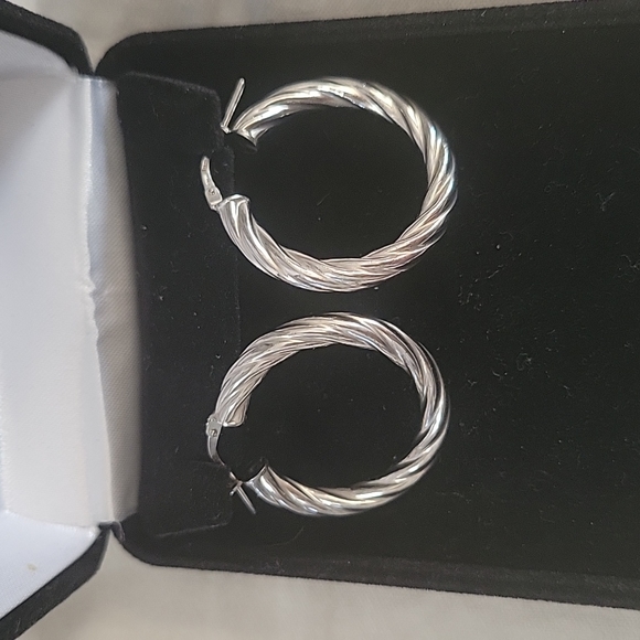 Sterling silver hoop earrings from Kay Jewelrers, NWOT🎉🎊 - Picture 4 of 6